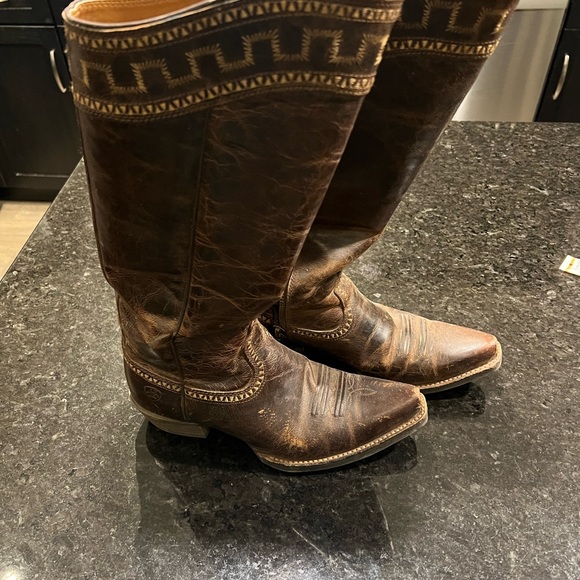 Ariat size 6 cowboy boots - Picture 3 of 3